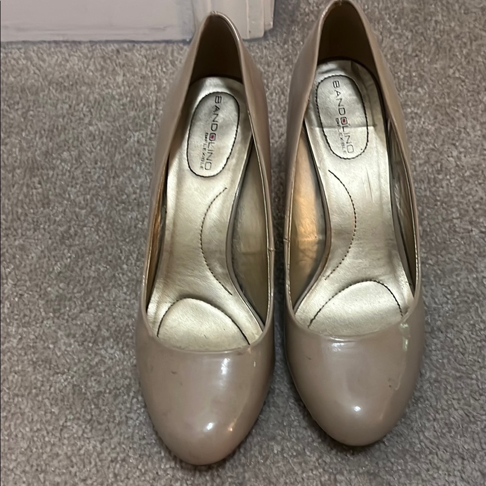 Bandolino Cream Heels Classic Pumps